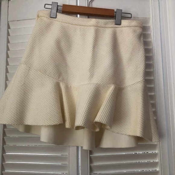 White mini skirt - Picture 3 of 3